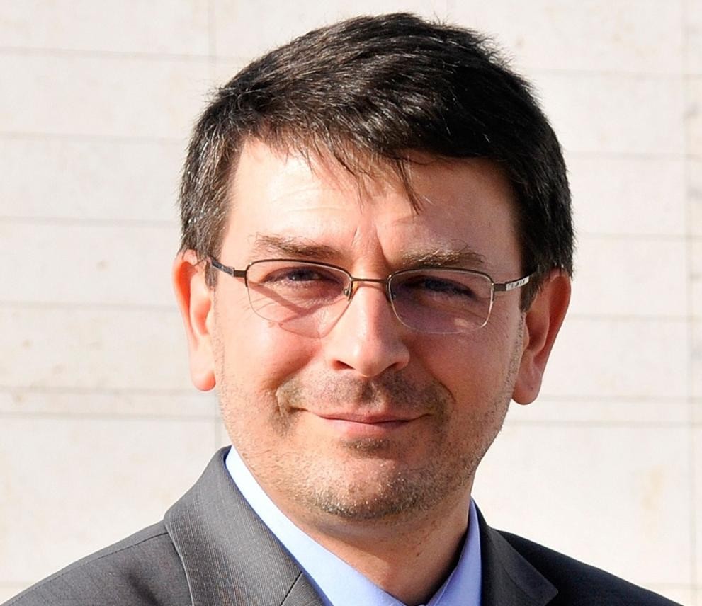 Presenter portrait